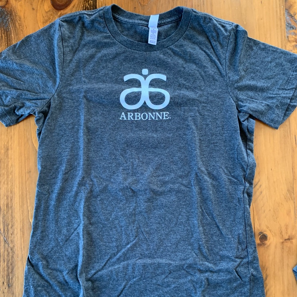 Arbonne crew neck tee Medium